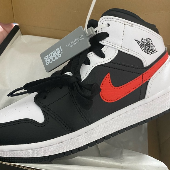 Air Jordan Chile red